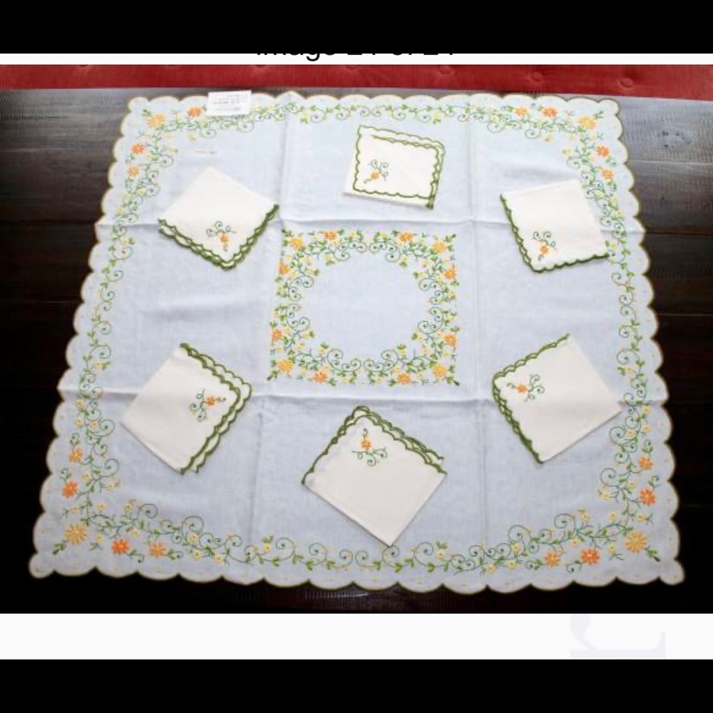 NWT- Sicilian handmade one of a kind- Tablecloth/napkins. Made in Sicily!